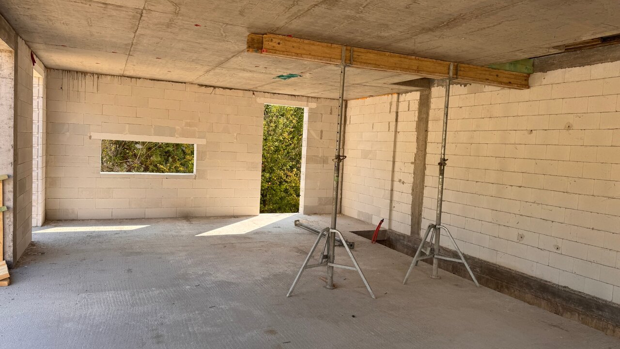 Szerkezetkész helyiség monolit beton mennyezettel és kerámia falazattal