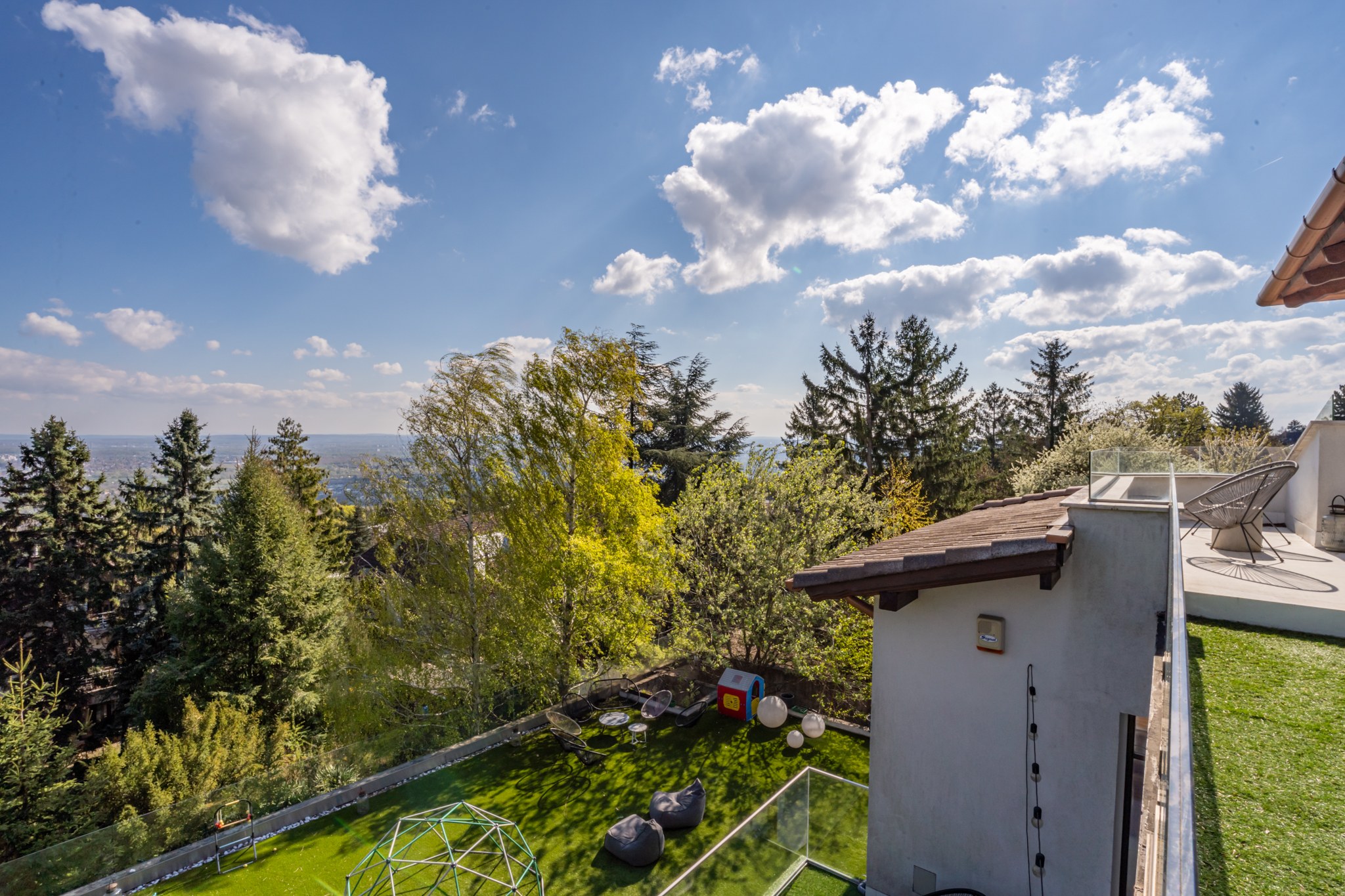 A spacious, sunny terrace with panoramic views, artificial grass and comfortable garden furniture. Ideal for family relaxation and leisure.